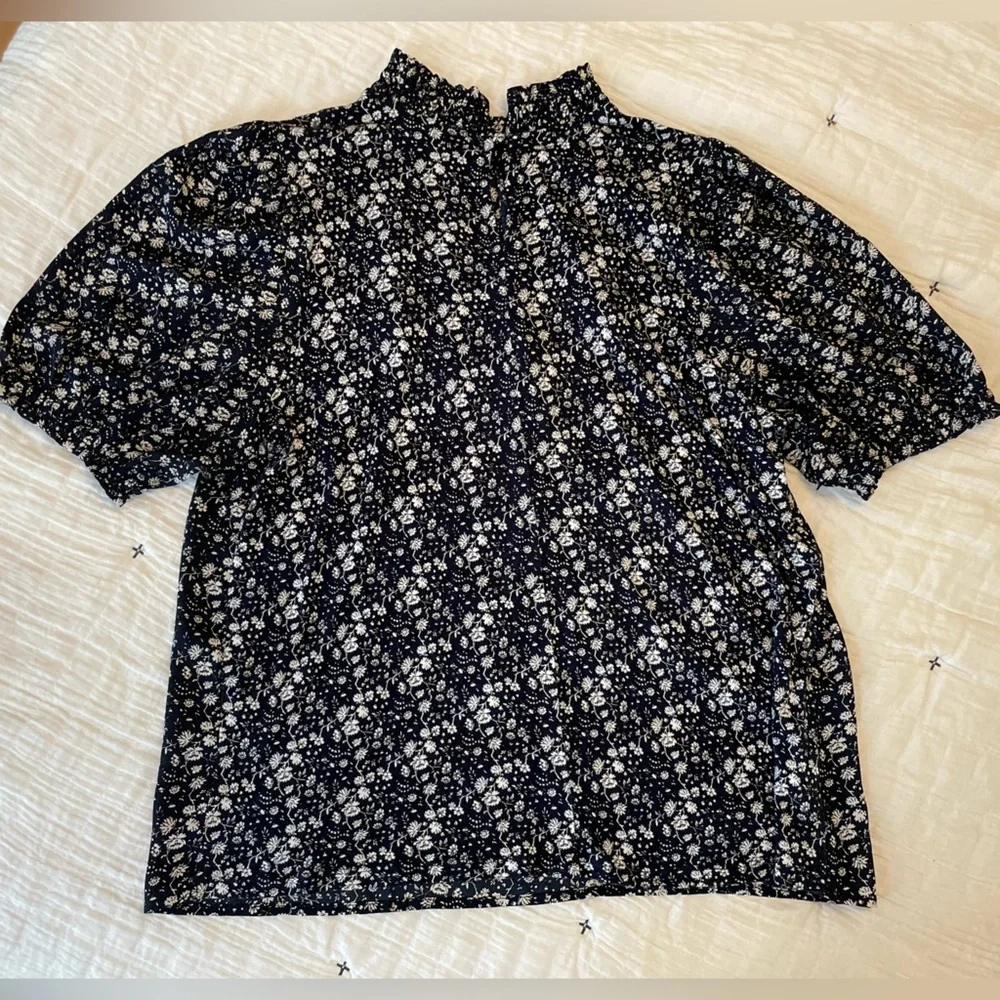 LOFT Vine Lace Trim Mock Neck Smocked Ditsy Floral Top Size L